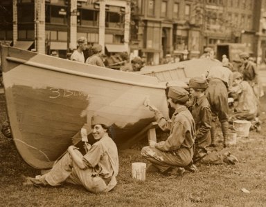 Women's Reserve Camouflage Corps in Union Square disappearing a ship