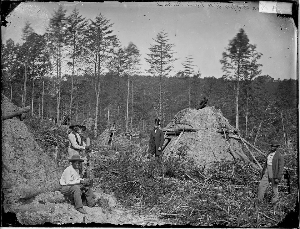 Wood choppers' huts on Orange and Alexandria Railroad - NARA - 529314