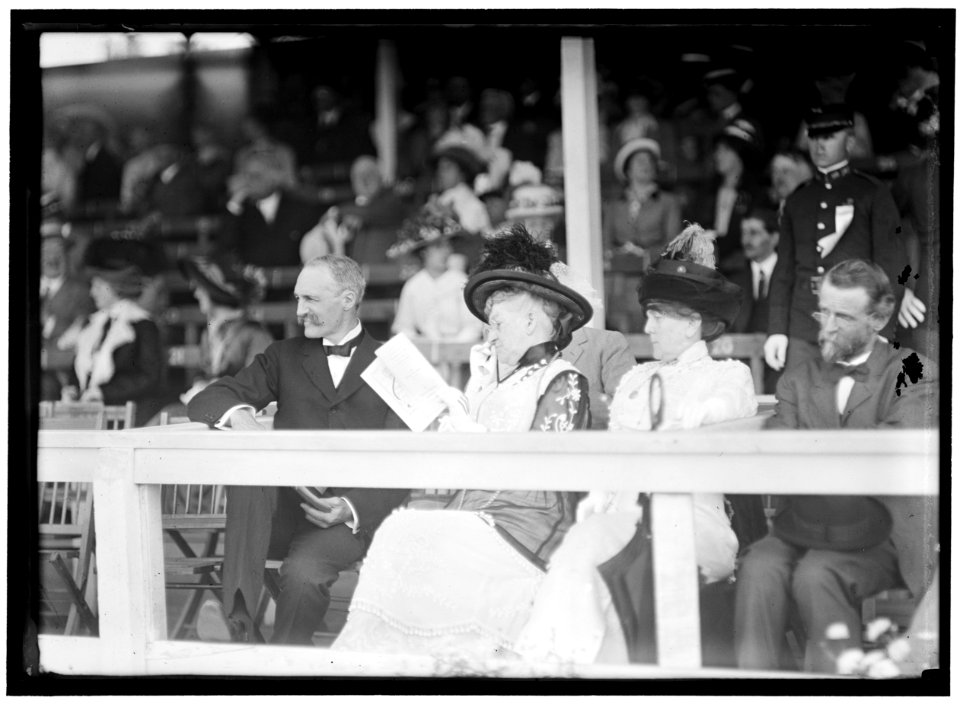 WOOD, MRS. CHARLES BONGLETON. HORSE SHOW LCCN2016864570