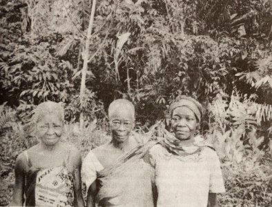 Women, Equateur region