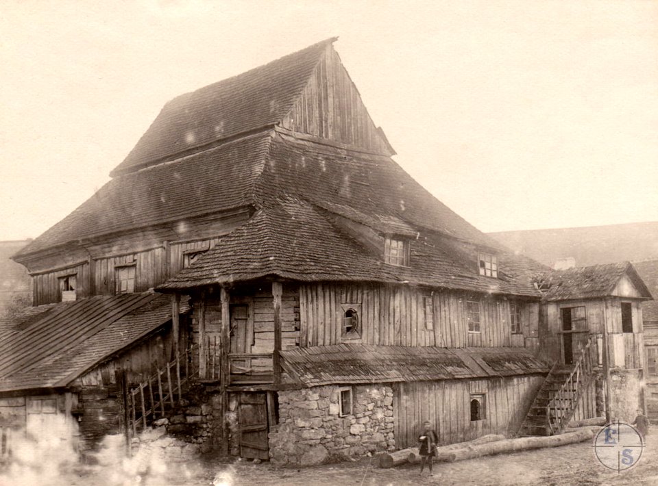 Wooden Synagogue in Mynkivtsi 7