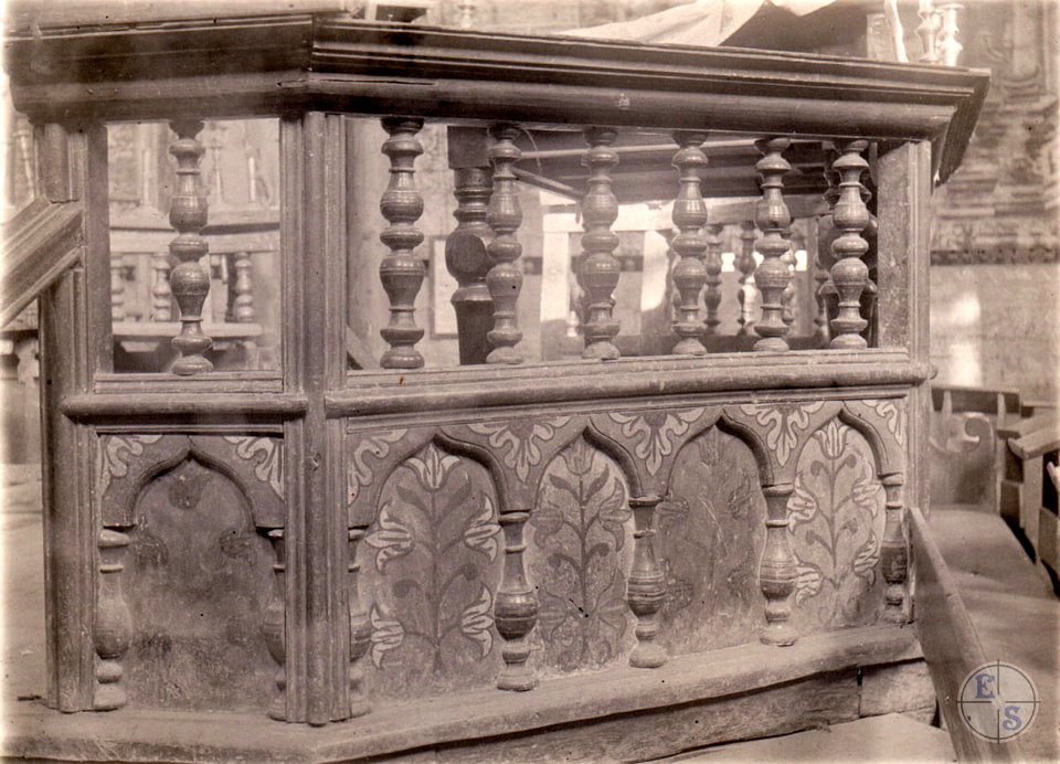 Wooden Synagogue in Mynkivtsi Bimah