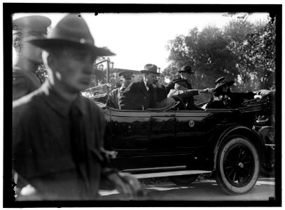Woodrow Wilson and wife (Edith Bolling Wilson) in back seat of automobile LOC hec.09772