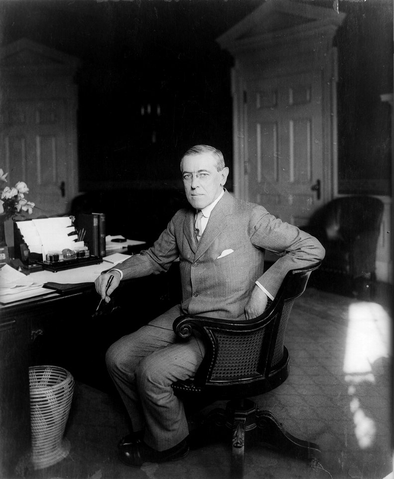 Woodrow Wilson at his desk in the Oval Office c.1913 cropped