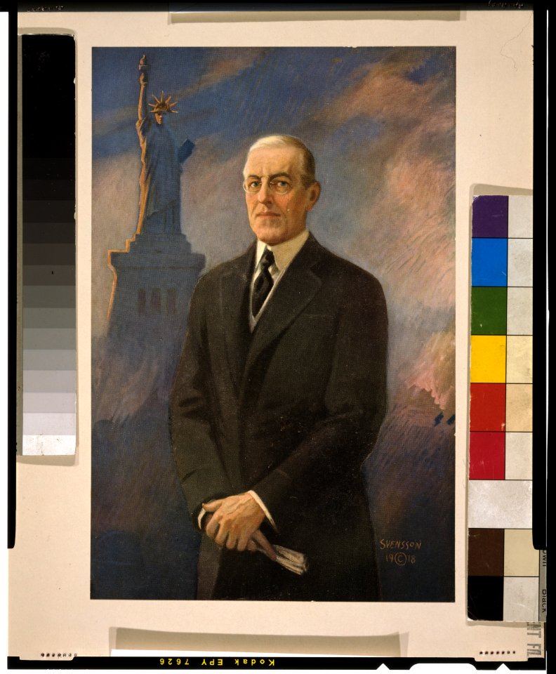 Woodrow Wilson, half-length portrait, standing, facing left, Statue of Liberty in background LCCN2005687058