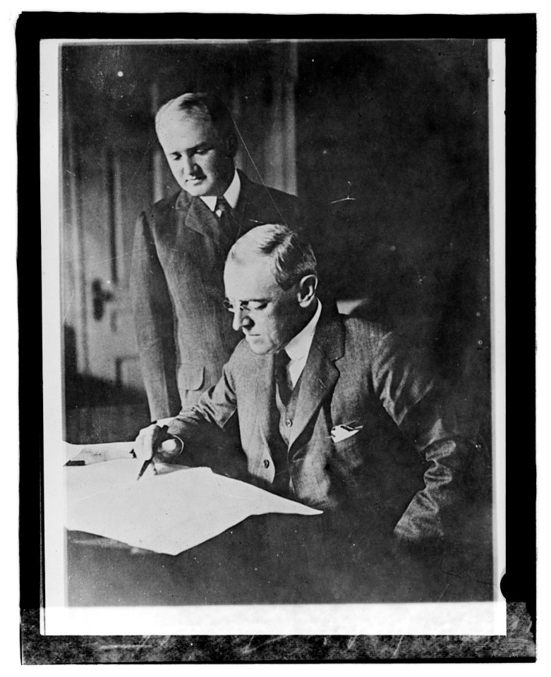 Woodrow Wilson, right, with personal secretary Joseph Joe Patrick Tumulty LCCN2016819630