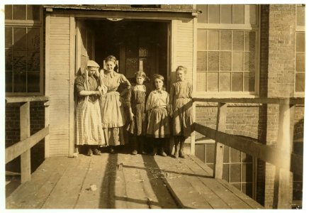 Workers in Knoxville Cotton Mill. LOC nclc.02016