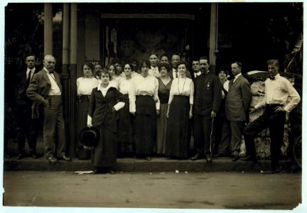 Workers in Reiss Department Store. The age limit is very high. Mr. Reiss does not believe in working children. LOC nclc.04981