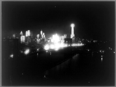 Woolworth Building, New York City, by Sperry searchlight LCCN96518611