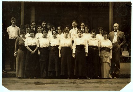 Workers in Reiss Department Store. The age limit is very high. Mr. Reiss does not believe in working children. LOC nclc.04982