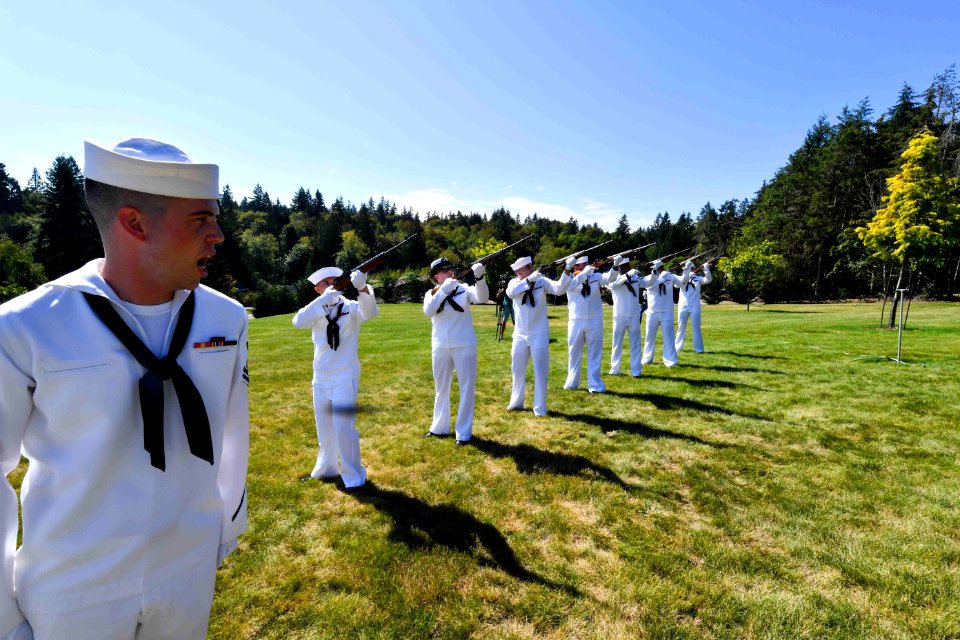 World War II veteran laid to rest After 75 Years 160829-N-EC099-104