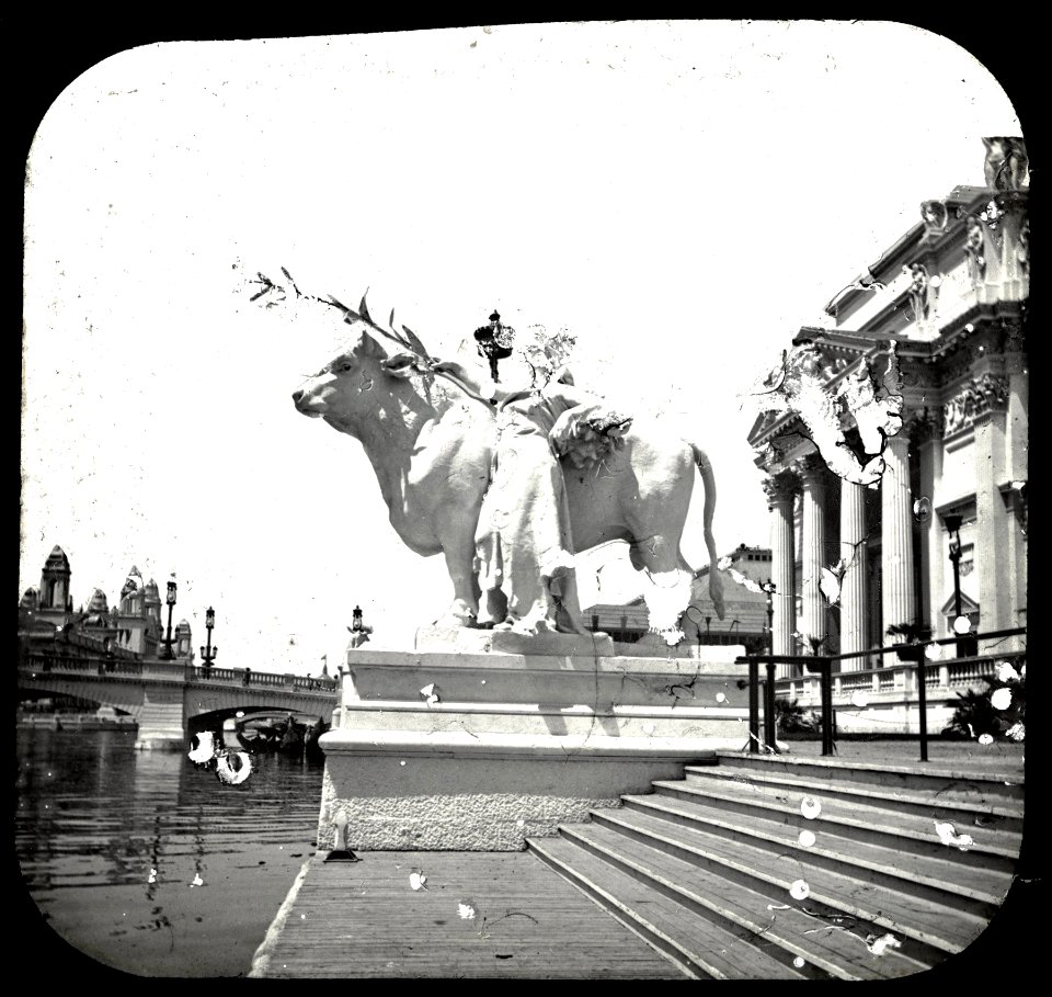 World's Columbian Exposition lantern slides, Agricultural Building, Statue of Bull (NBY 8817)