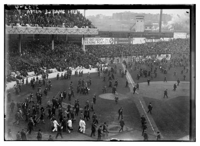 World Series 1913, after 3rd game, Polo Grounds, NY (baseball) LCCN2014694452