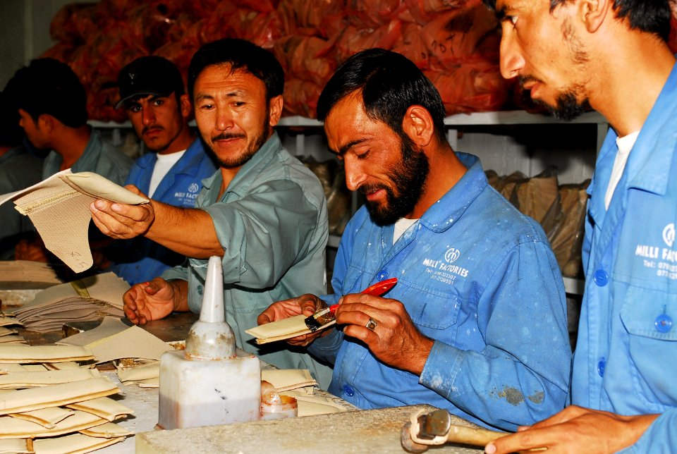 Workers at the Kabul Melli factory handcraft combat boots for Afghan forces (4919576632)