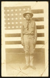 World War I soldier with American flag in background LCCN2010651602