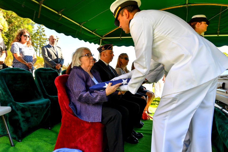 World War II veteran laid to rest After 75 Years 160829-N-EC099-175