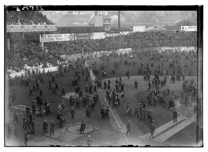 World Series 1913, after 3rd game, Polo Grounds, NY (baseball) LCCN2014694453