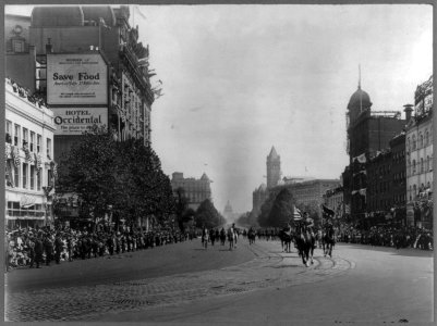 World War I- Home coming parade of First Division, Washington, D.C. LCCN2005696161
