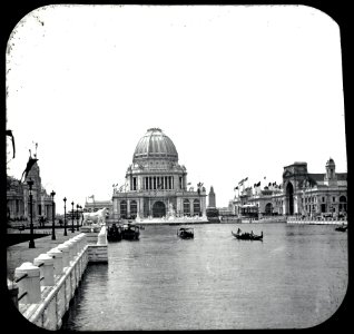 World's Columbian Exposition lantern slides, Administration Building from the East End of Basin (NBY 8811)