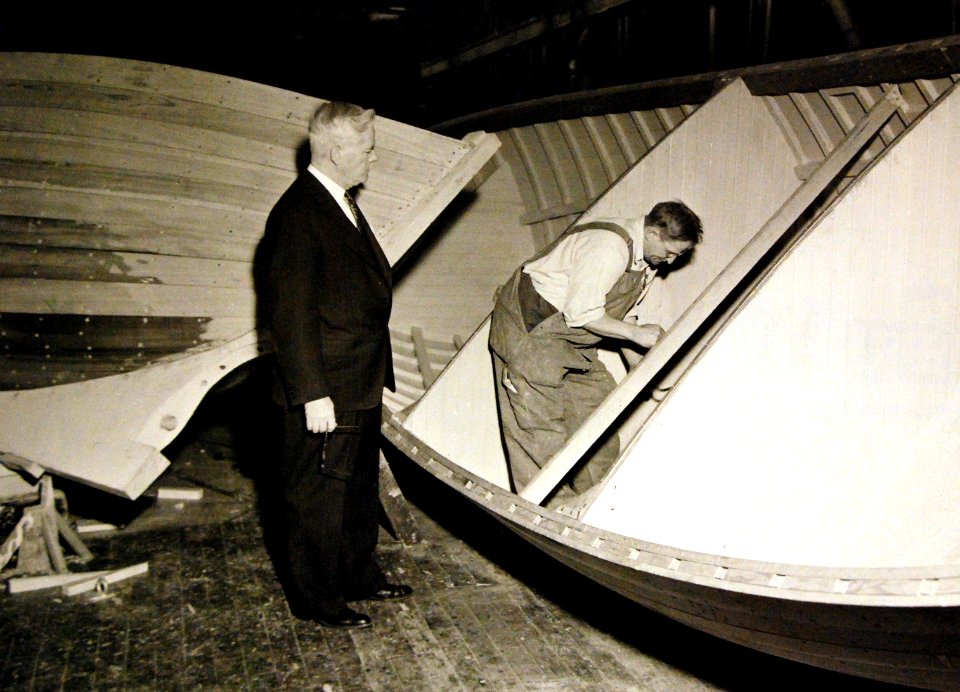 Workman being observed while building 26 foot whale boat, Brooklyn Navy Yard, 1941 (26336025582)