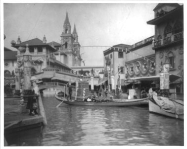 World's Columbian Exposition, Chicago, Ill.- Long boat on Venetian canal LCCN2006680021