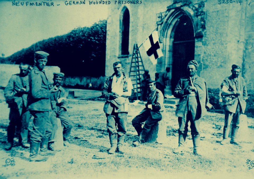 Wounded German prisoners of war, Neufmontiers, France, 1914 (29534936866)