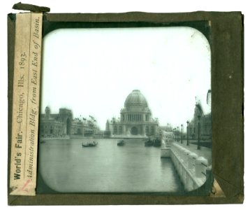 World's Columbian Exposition lantern slides, Administration Building from the East End of Basin (NBY 8810)