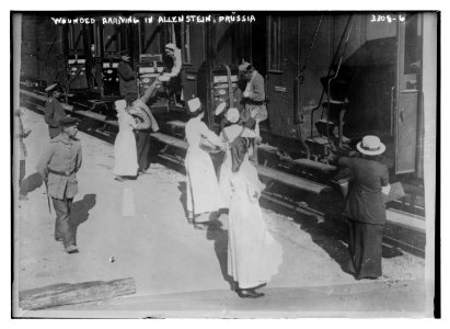 Wounded arriving in Allenstein, Prussia LCCN2014703521