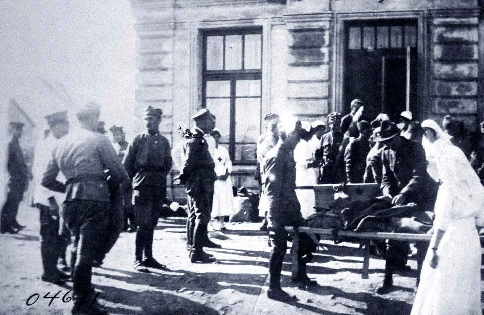 Wounded soldiers at Russian Island, American Red Cross Hospital Vladivostok (4671) (18154158118)