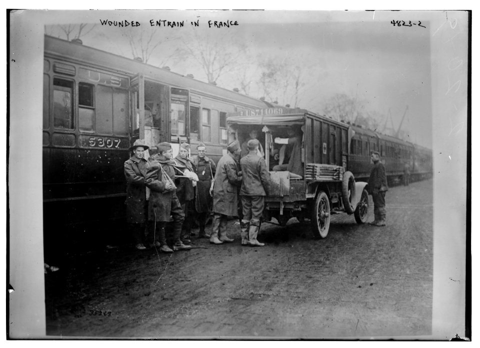 Wounded entrain in France LCCN2014708347