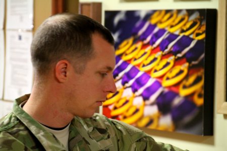 Wounded combat veteran visits the NATO Role 3 Combat Hospital 141101-N-JY715-871