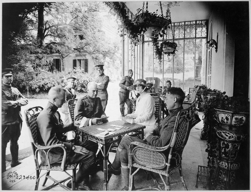 Wounded officers and Mrs. W. E. Corey, wife of the American steel magnate, who has given her home to wounded American... - NARA - 530753