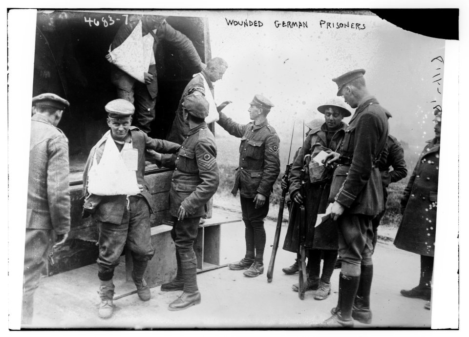 Wounded German prisoners LCCN2014707584