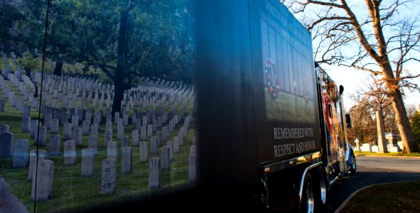 Wreaths Across America truck - side (15387076973)