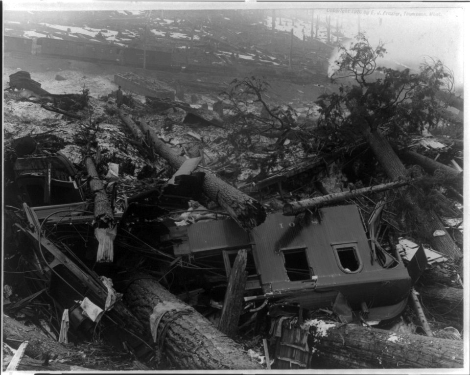Wreck of train in foregrd. caused by an avalance at Wellington, Wash. Mar. 1, 1910 LCCN2003688909