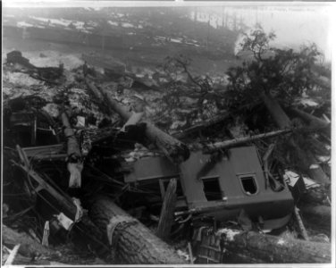Wreck of train in foregrd. caused by an avalance at Wellington, Wash. Mar. 1, 1910 LCCN2003688909