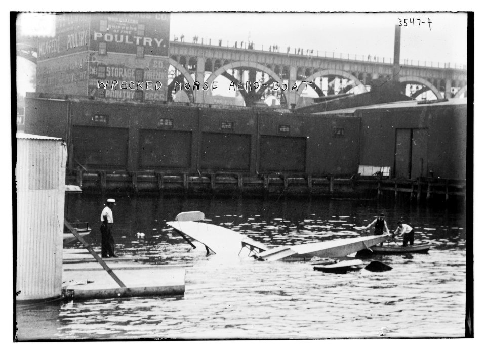 Wrecked Morse aero-boat LCCN2014699474