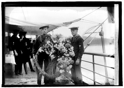 Wreath placed on Washington's grave by King of Belgium LCCN2016822019