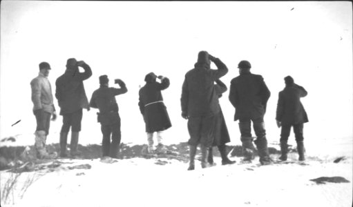 Wreck of Farallon, Iliamna Bay- unloading from the wreck, 1910 (THWAITES 127)
