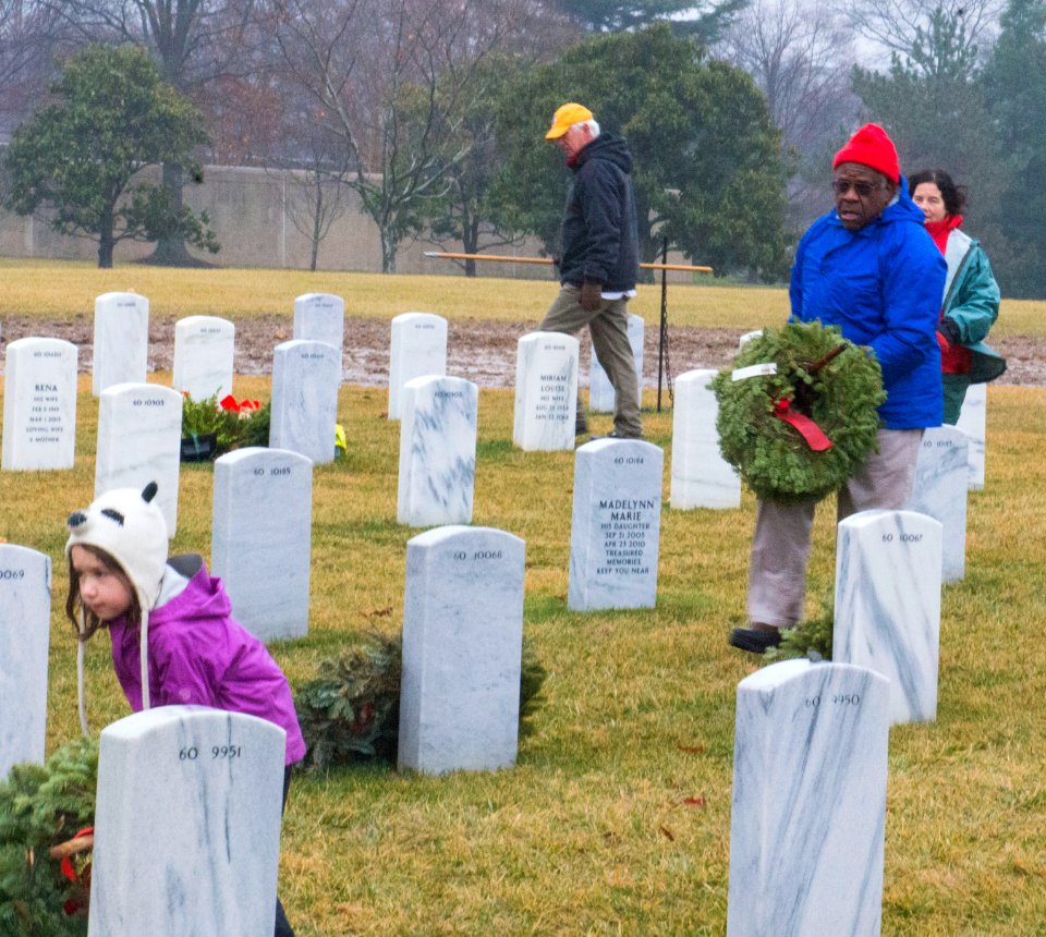 Wreath cleanup event, Supreme Court Justice Thomas (16169449249)
