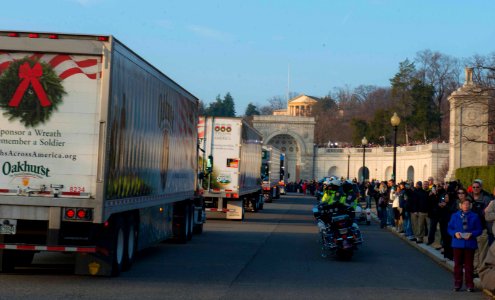 Wreaths Across America - truck parade (15390955764)