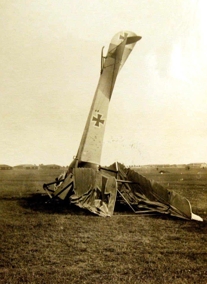 Wrecked German WWI airplane (possible Gotha) (31999120472)