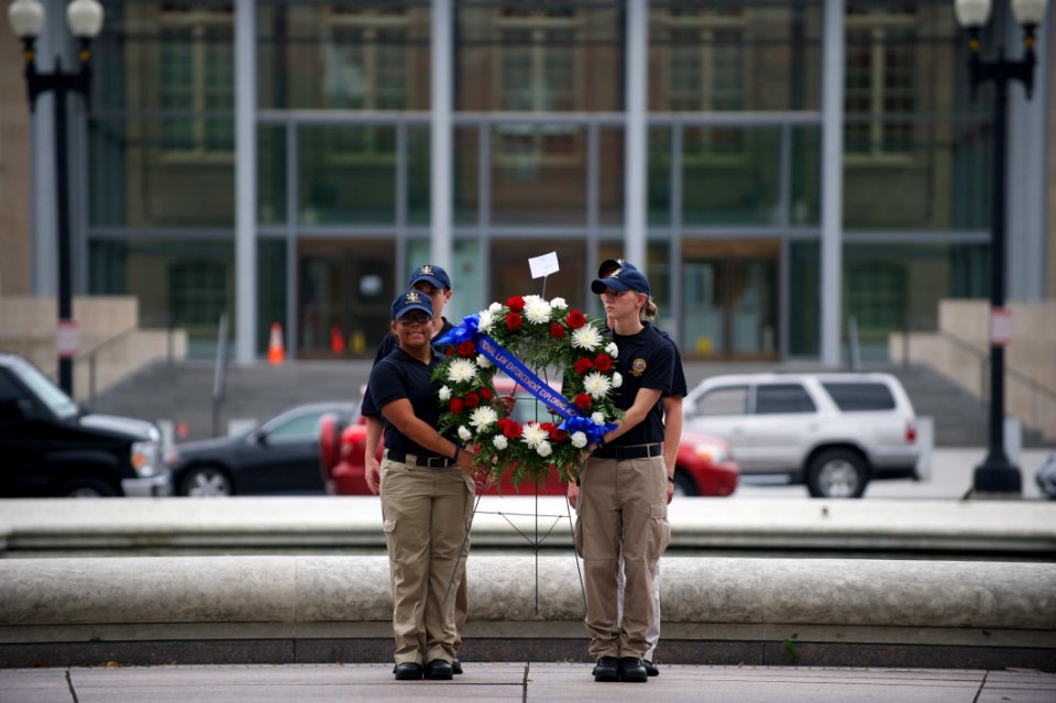 Wreath-bearing law enforcement explorers