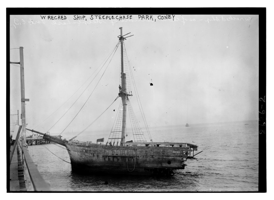 Wrecked ship, Steeplechase Park, Coney Isl. LCCN2014692961