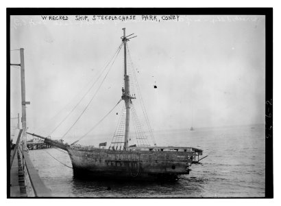 Wrecked ship, Steeplechase Park, Coney Isl. LCCN2014692961