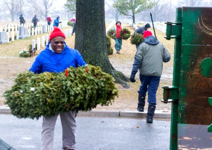 Wreath cleanup event, Justice Thomas carrying wreaths (16355647855)
