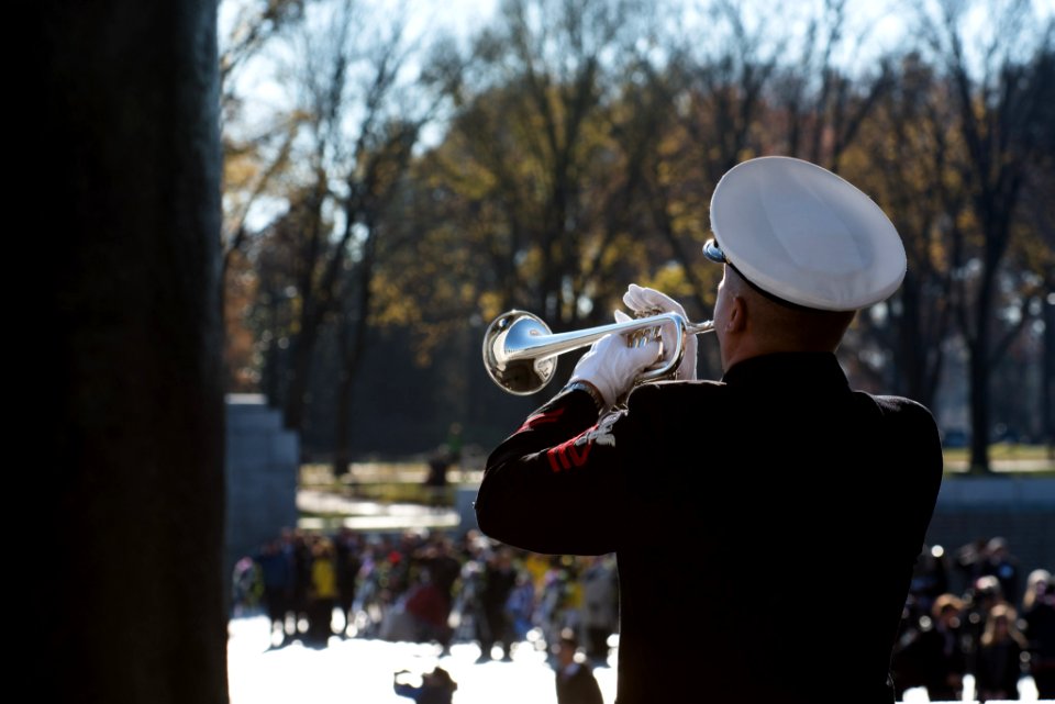 Wreath laying commemorating the 75th anniversary of the attack on Pearl Harbor. (31678178501)