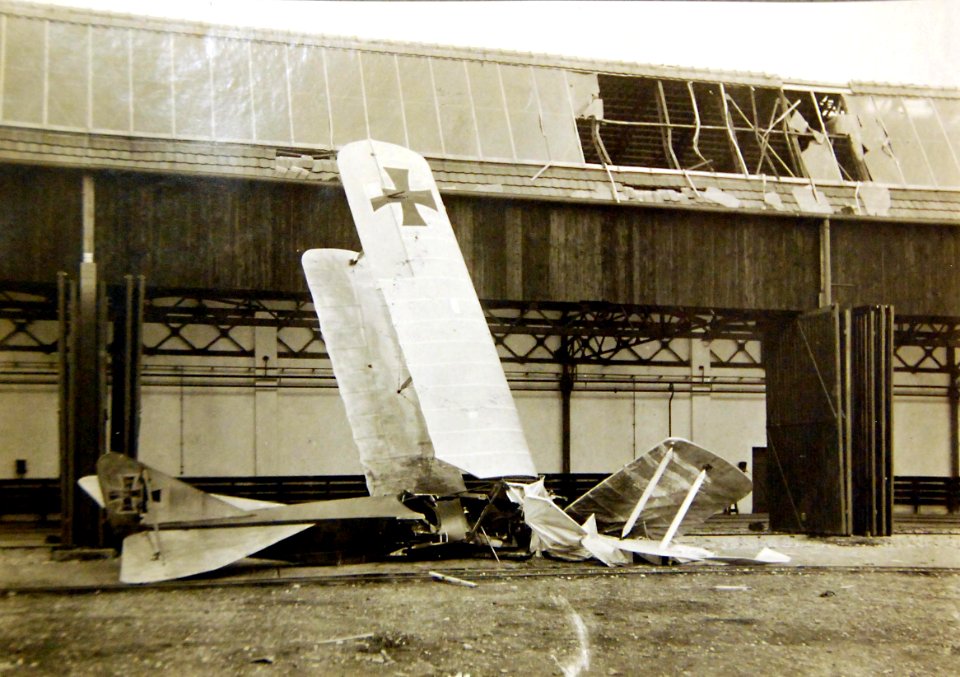 Wrecked German aircraft, possibly a Fokker, WWI (31772846840)