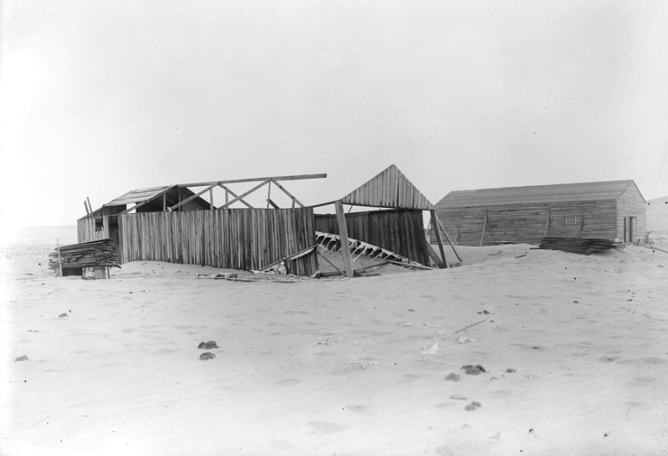WreckedShedWith1902Glider