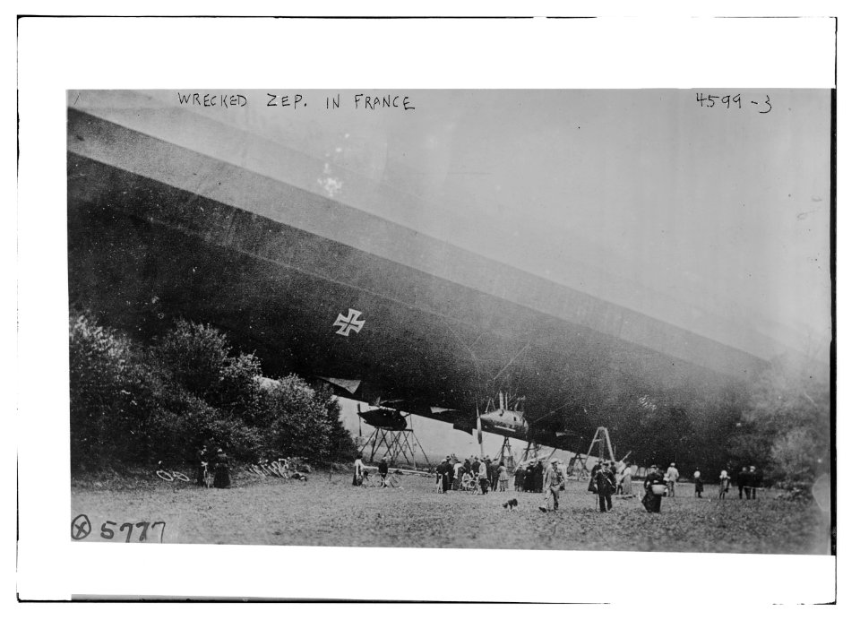 Wrecked zep. (zeppelin) in France LCCN2014707023